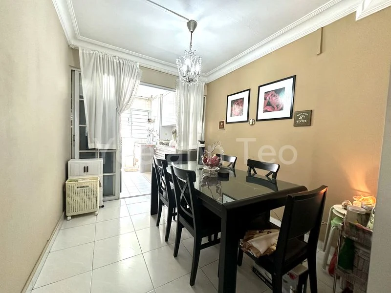 4 Room (4S) HDB for Sale in  369 Bukit Batok Street 31 - Image 2