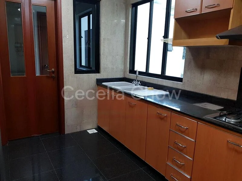 4+1 Bed Condo for Rent in  The Sterling - Image 2