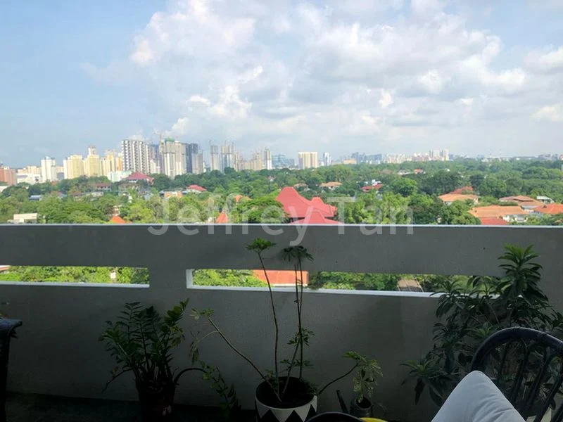 5 Bed Apartment (Condo) for Rent in  One Chatsworth - Image 3