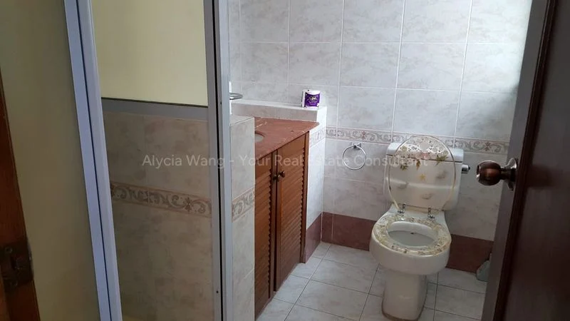 3 Bed Condo for Rent in  Gold Coast Condominium - Image 9
