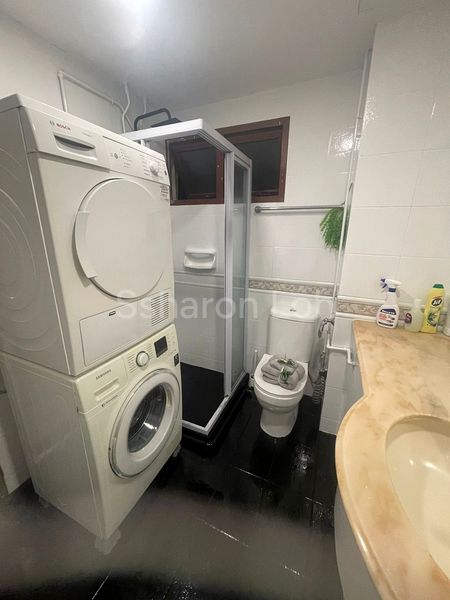 Master Room (Landed) for Rent in  Kew Crescent - Image 11