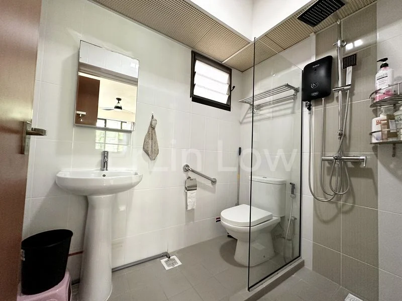 Master Room (HDB) for Rent in  418A Fernvale Link - Image 5
