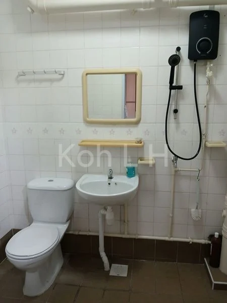 Common Room (HDB) for Rent in  7 Commonwealth Avenue - Image 5
