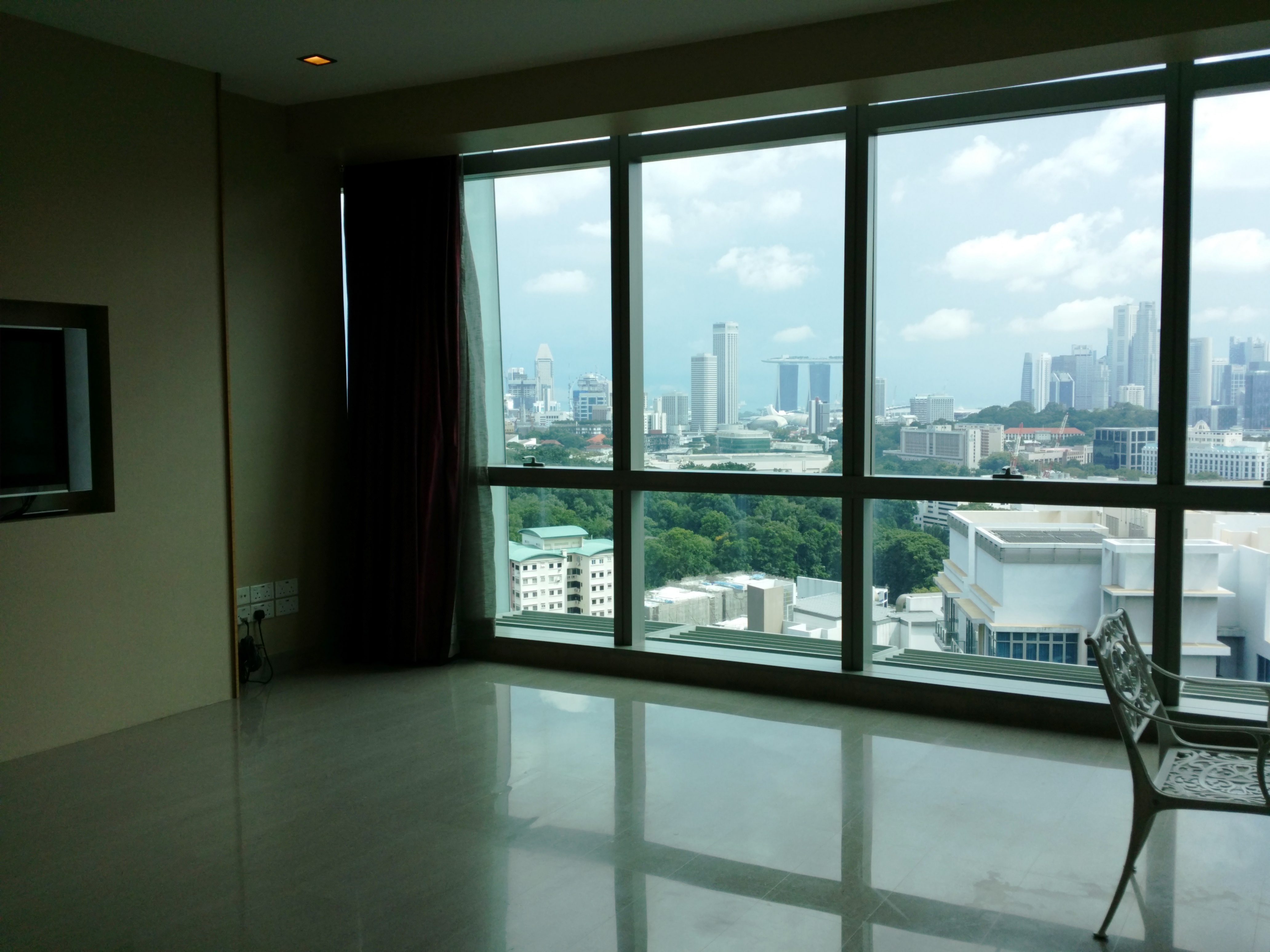 Light Cairnhill Penthouse 3 bedroom with Roof Garden - Image 2